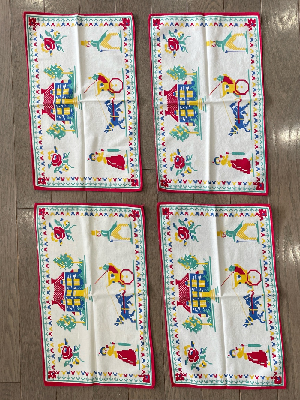 Vintage White and Red Holiday Placemats Set of 4 Folk Art Christmas Cottagecore